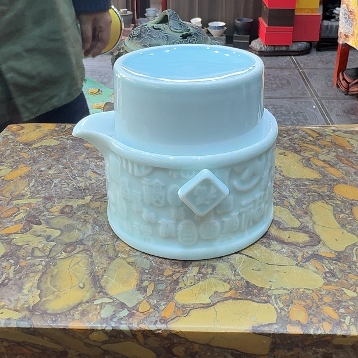 宝瓶壶一个，瓷。。品茗的好