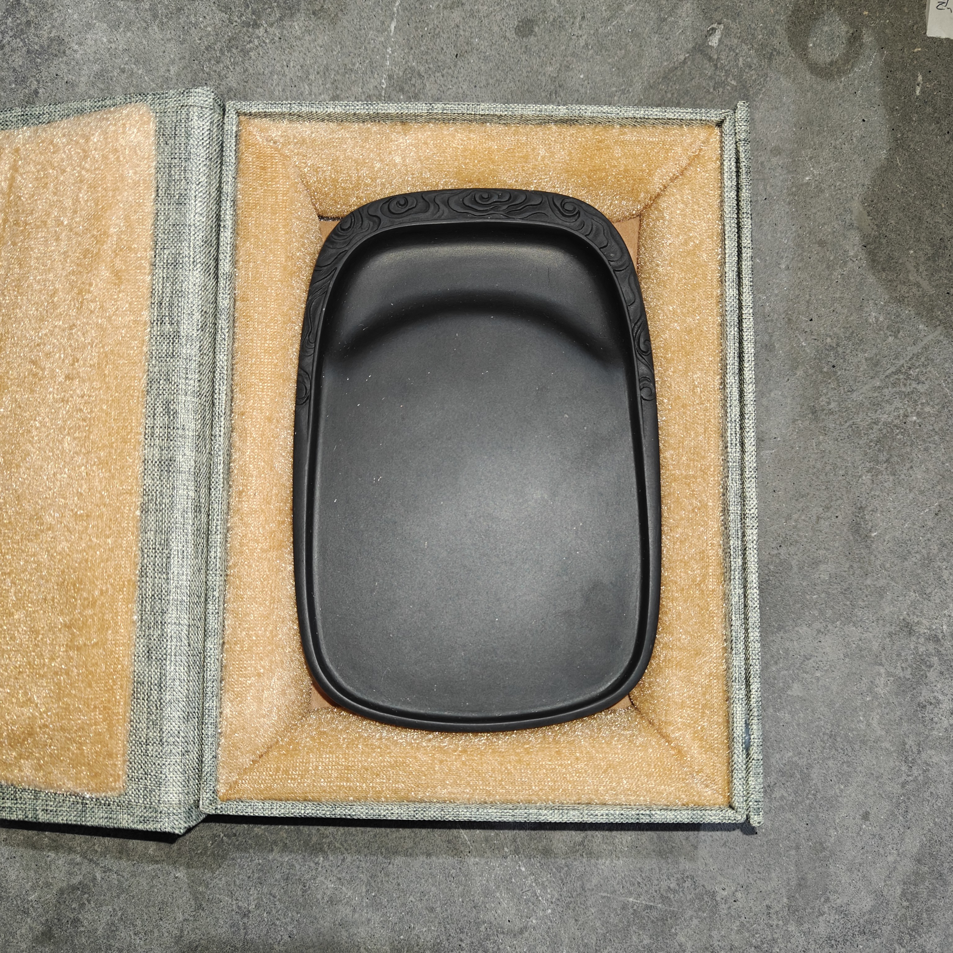 精品歙砚“祥云砚”黑龙尾15X10X2.5带礼盒（一方）