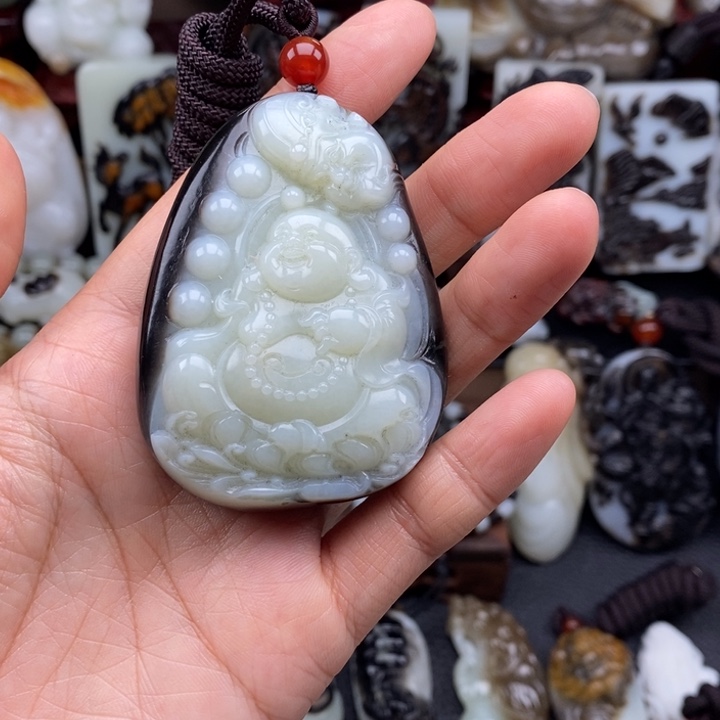 六***顺和田玉未镶嵌颈饰