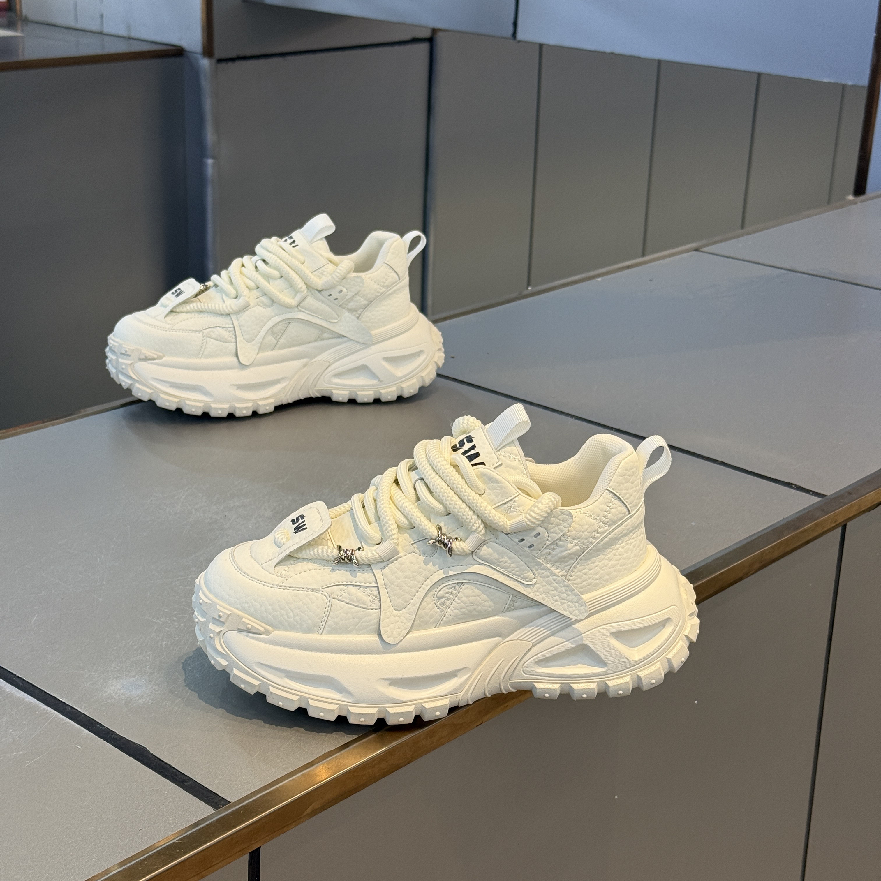 339潮牌男鞋冬季新款皮面舒适休闲厚底增高韩版系带保暖老爹鞋