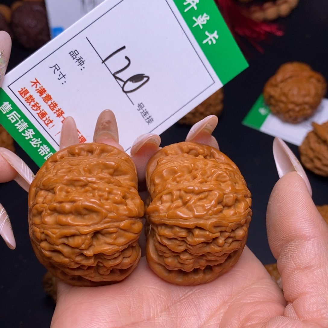 文玩核桃把件威***贸120白狮子47.5