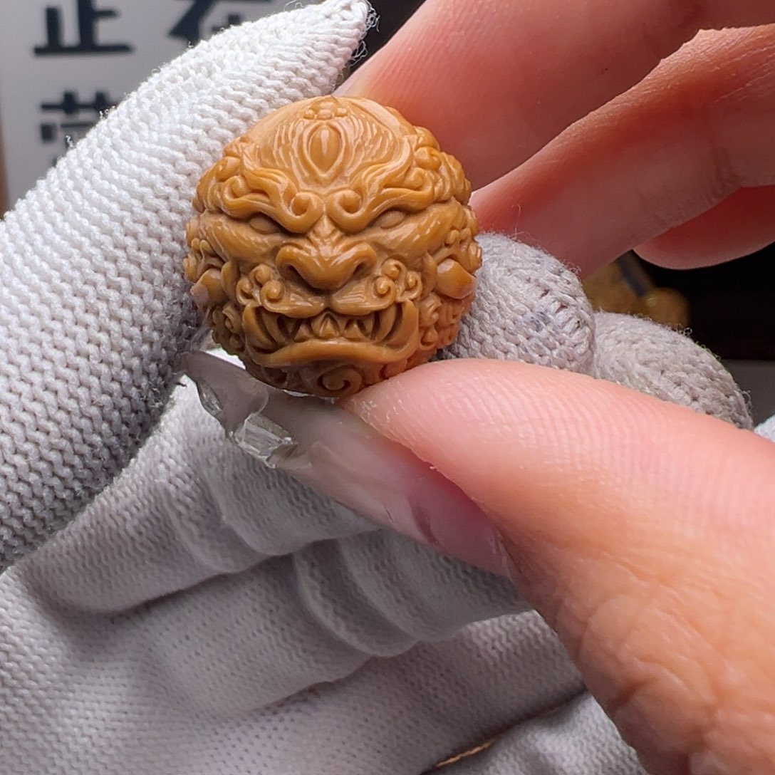 文玩核桃把件精修款唐狮18左右尺寸全品有正常封口线