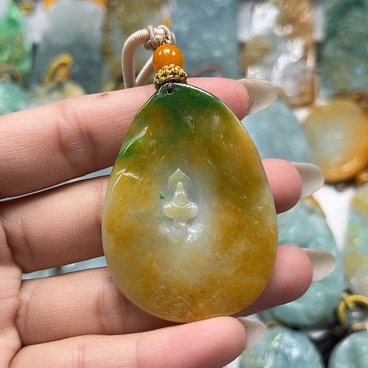 翡翠未镶嵌颈饰悟道