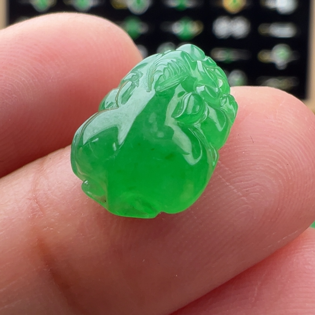 翡翠未镶嵌颈饰貔貅