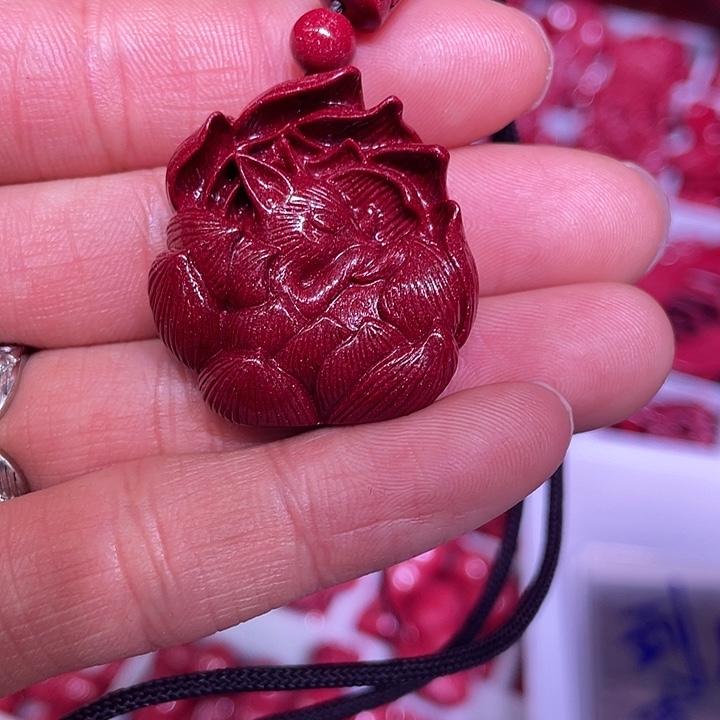 天然辰砂紫金砂九尾狐吊坠