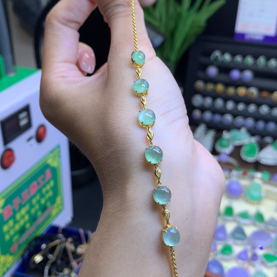 翡翠18K金镶嵌颈饰天然