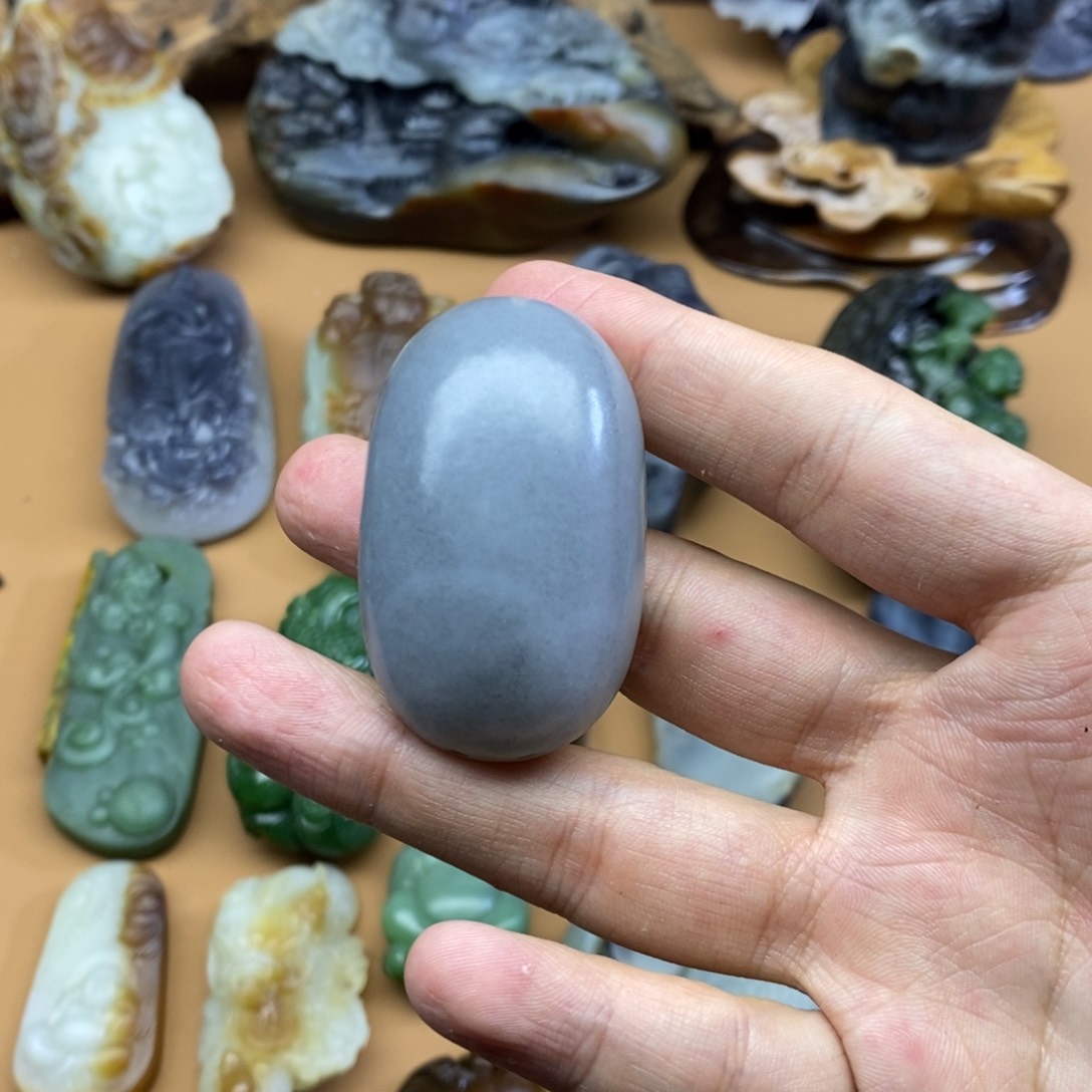 和田玉未镶嵌挂件定制