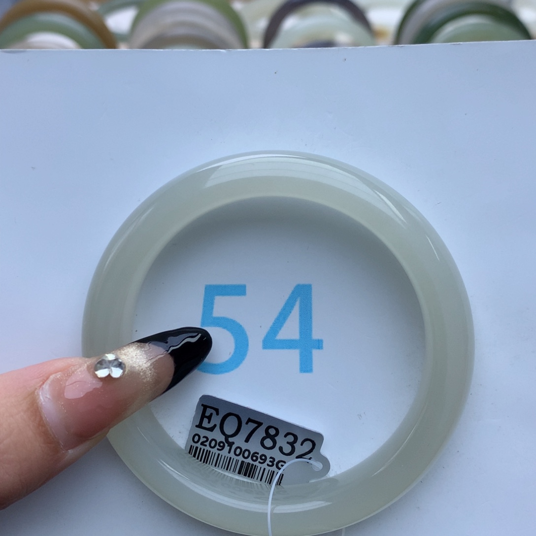 和田玉手镯未镶嵌A****?