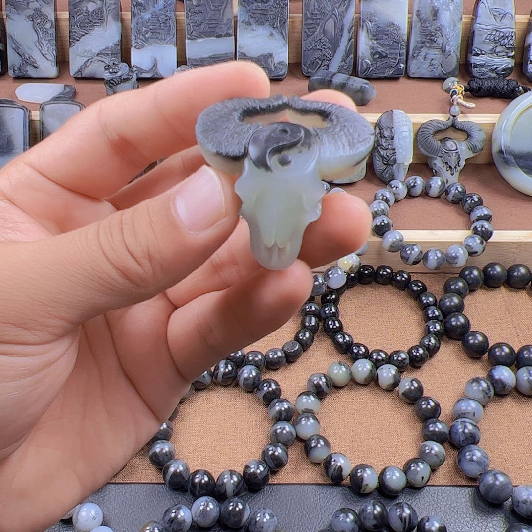 颈饰未镶嵌和田玉