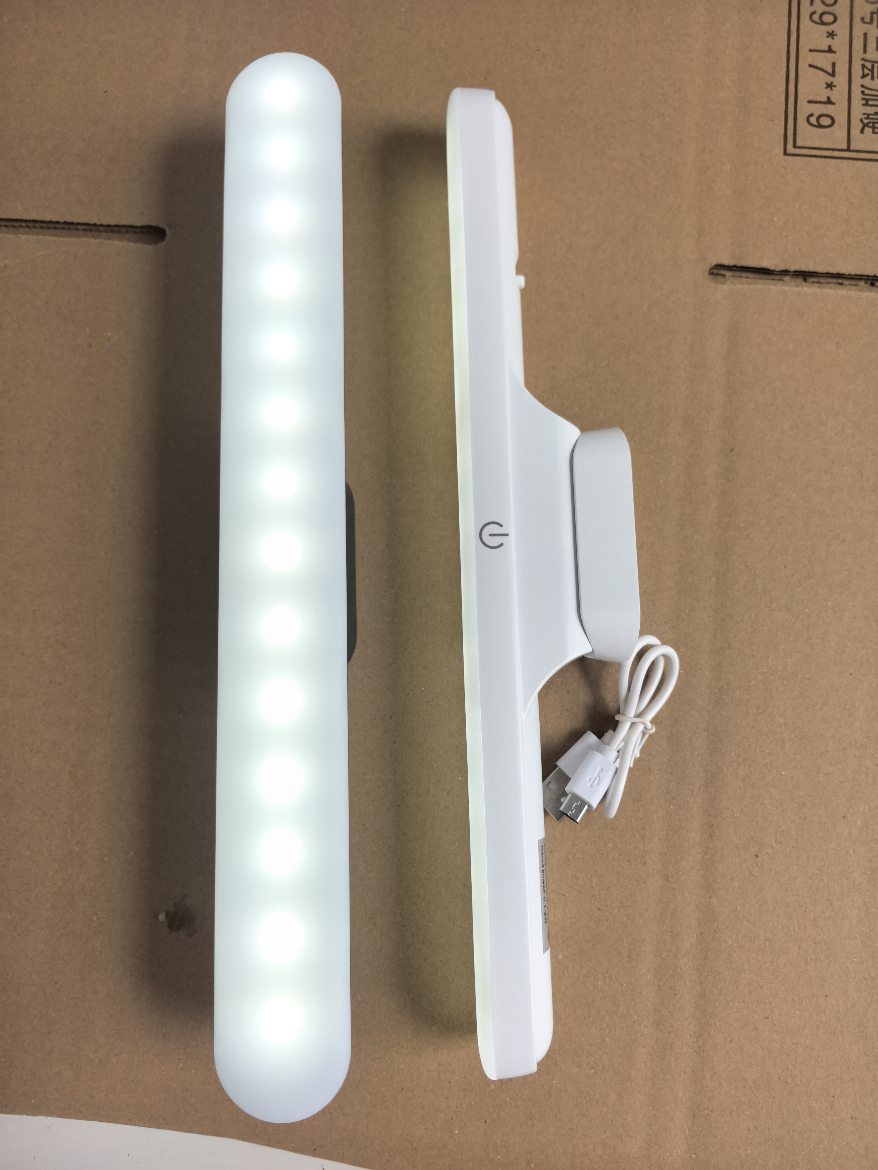 充电款LED灯30厘米长（外框黑白颜色不挑）一个发