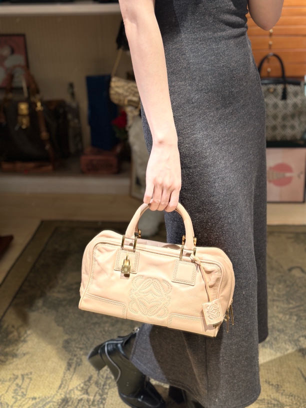 95新 LOEWE/罗意威 兜兜 奶茶色亚马逊小号手提包