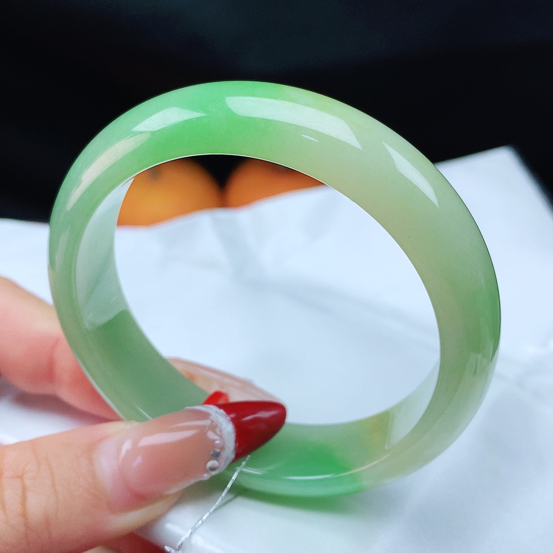 翡翠手镯未镶嵌54轮胎