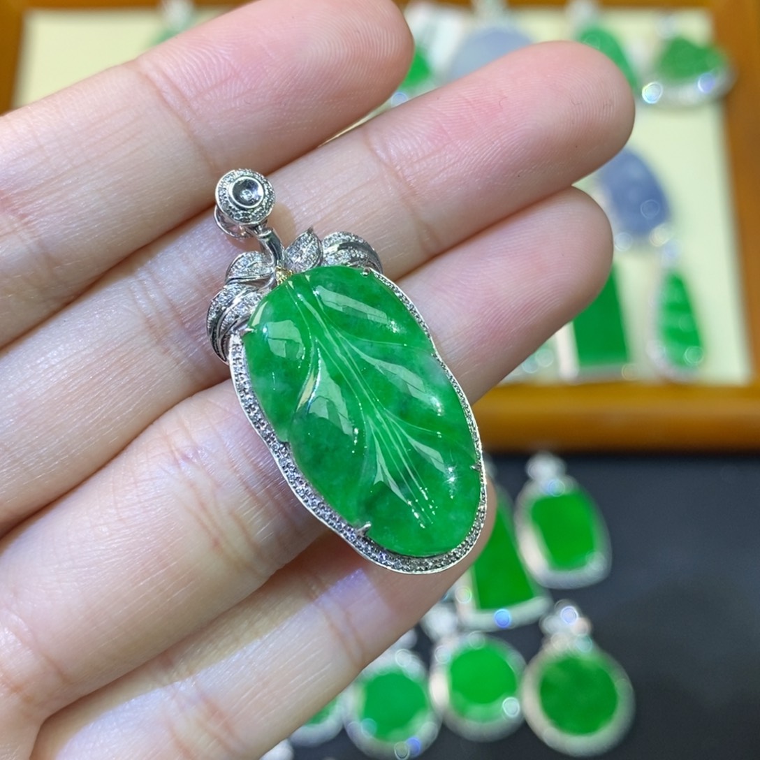 翡翠吊坠(不含链)18K金镶嵌