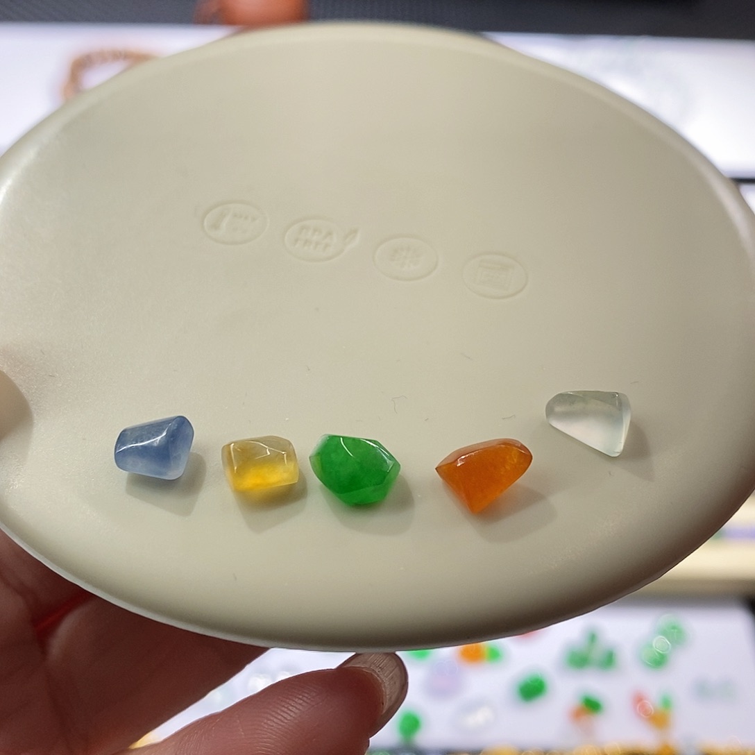 颈饰未镶嵌翡翠五彩随形