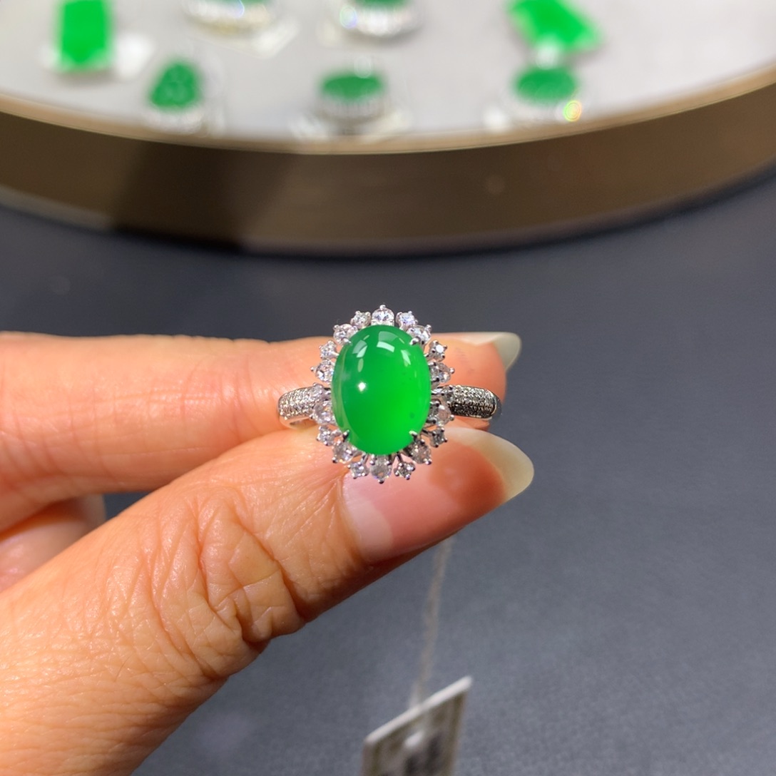 翡翠戒指18K金镶嵌翡翠