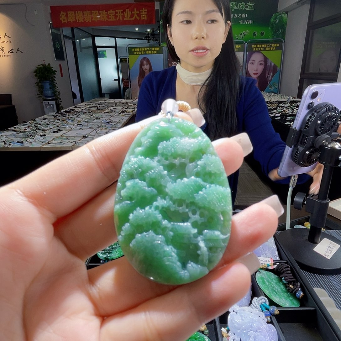 颈饰未镶嵌翡翠一个