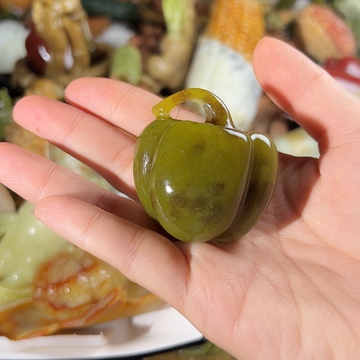 蛇纹石玉未镶嵌珠宝奇石