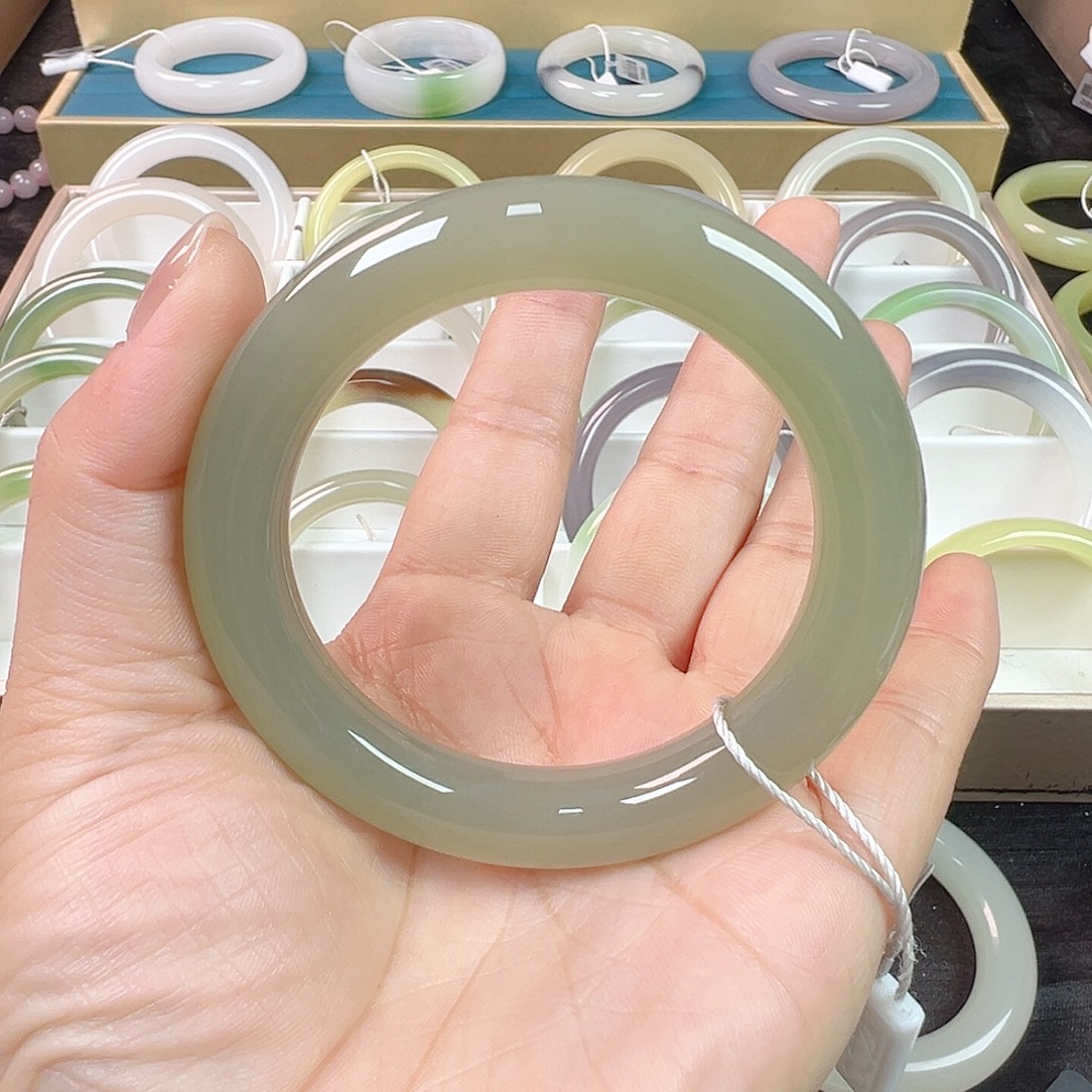 和田玉未镶嵌手镯55 56