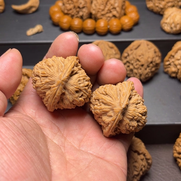 核桃手串/手链?**：南疆石