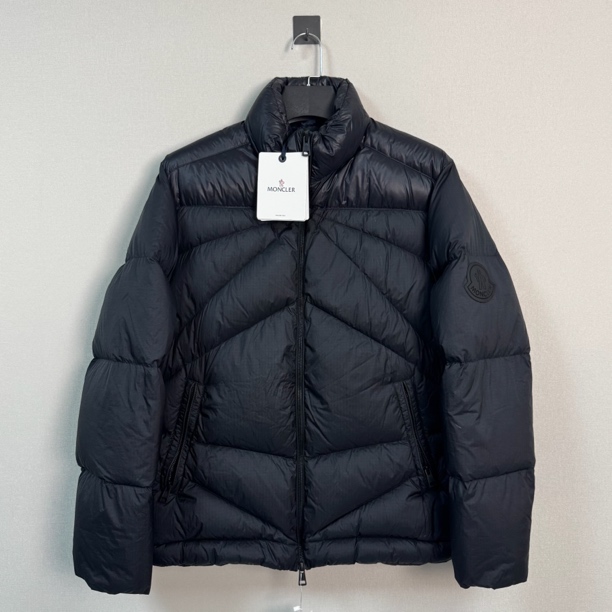 未使用 MONCLER 盟可睐新款大徽标拼接羽绒服/3码/带吊牌/价15000
