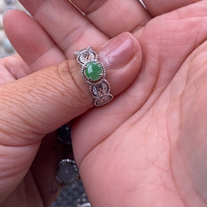 未镶嵌戒指翡翠不**乖缅甸