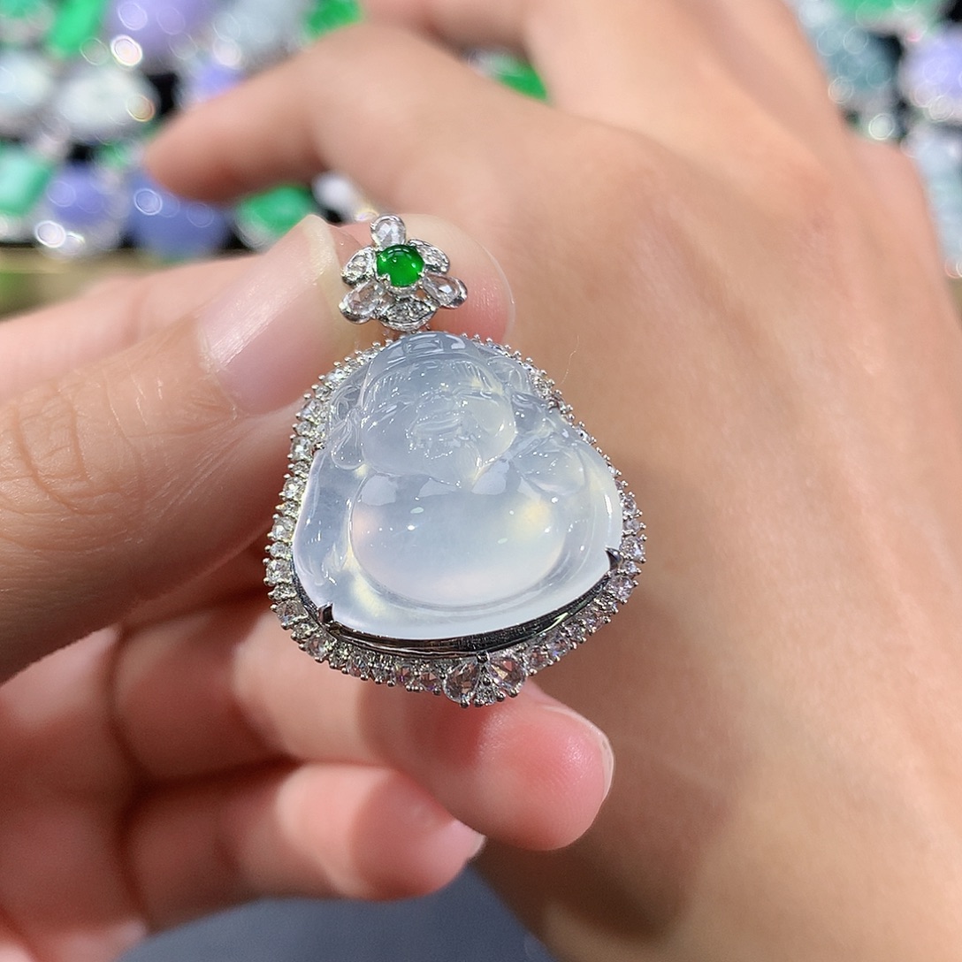 翡翠18K金镶嵌颈饰