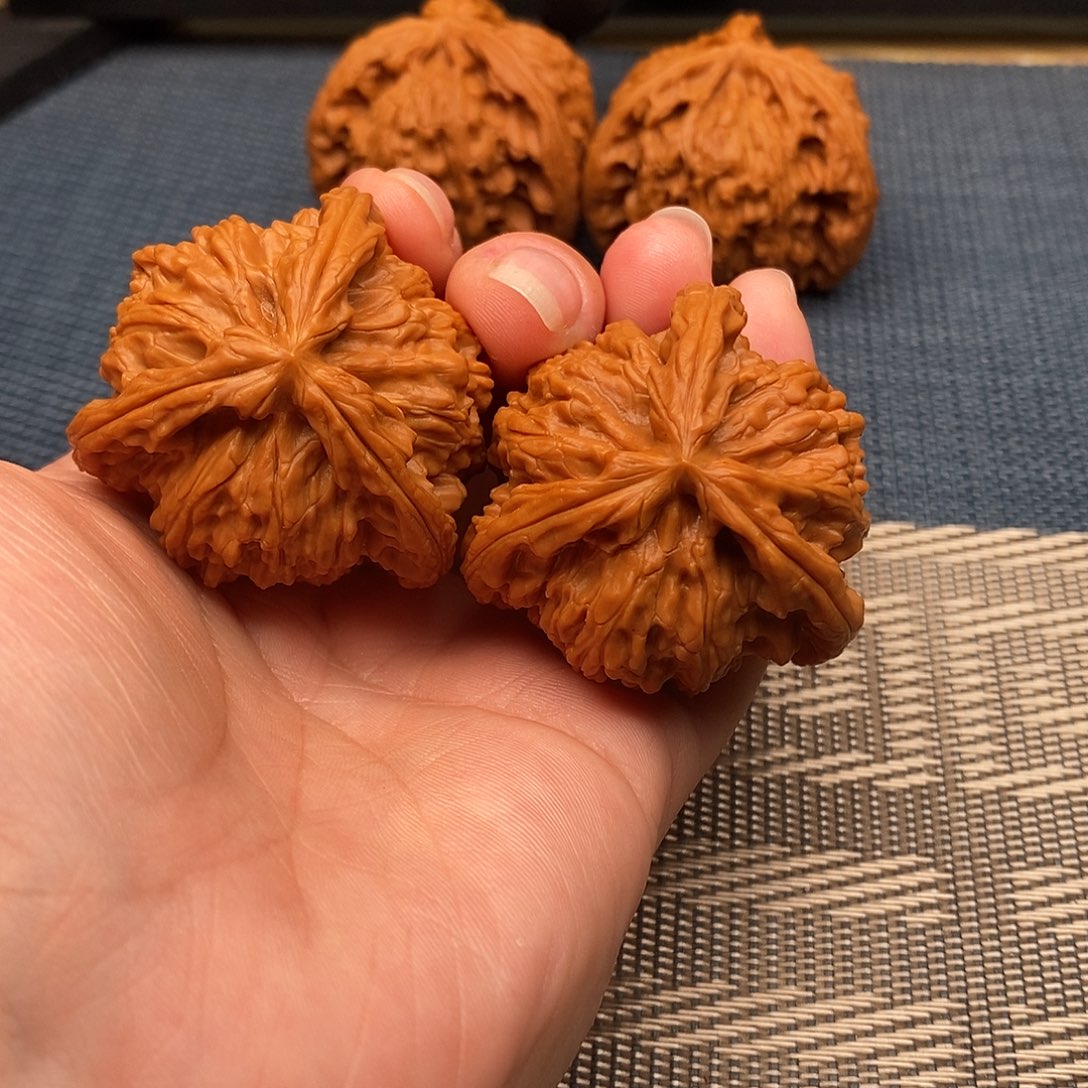 百***）文玩核桃吊坠三棱