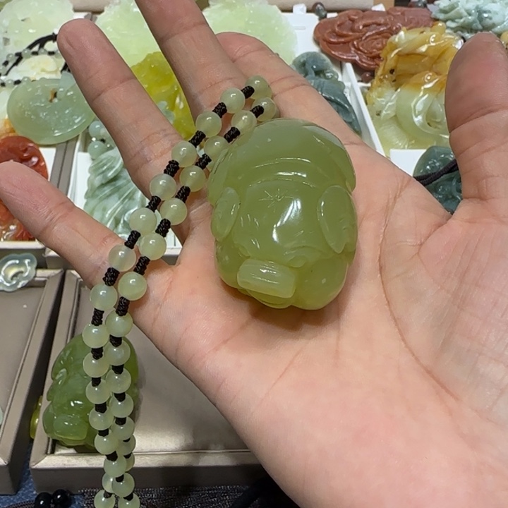 蛇纹石玉吊坠未镶嵌