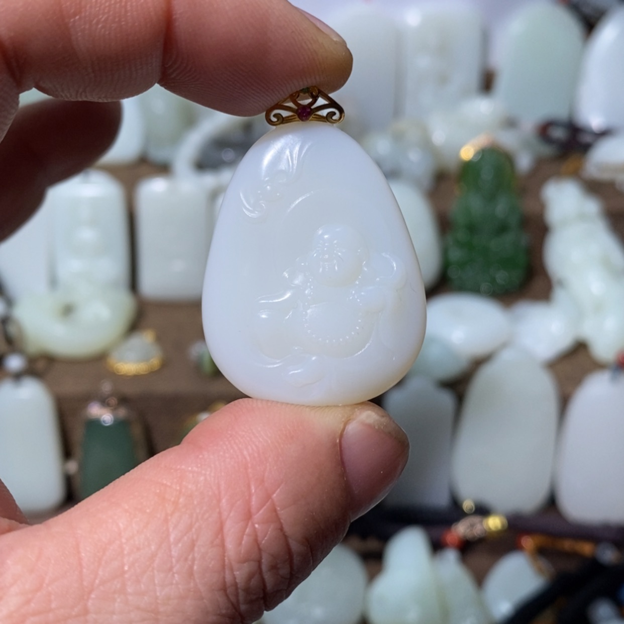 【闪购商品】和田玉吊坠(赠链)未镶嵌