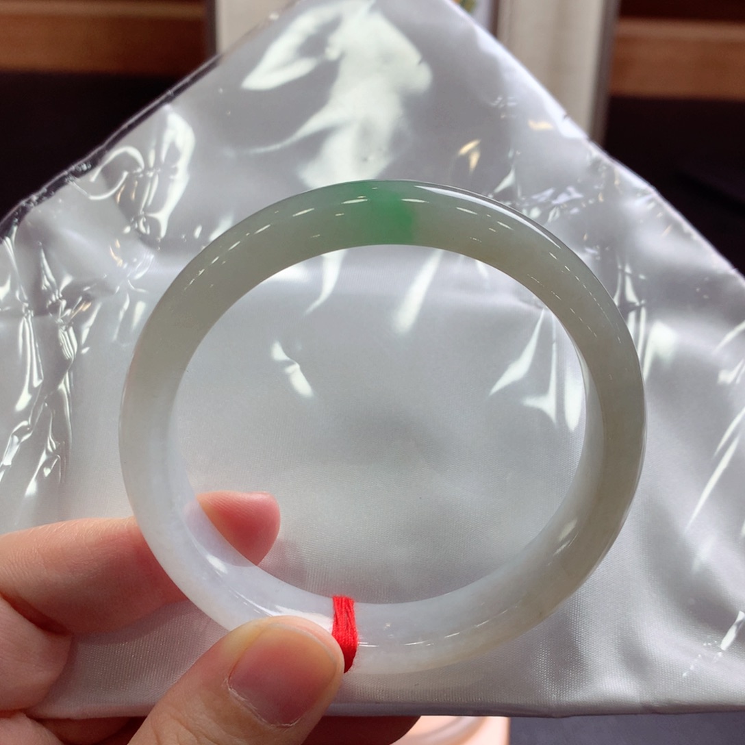 翡翠手镯未镶嵌天然翡翠