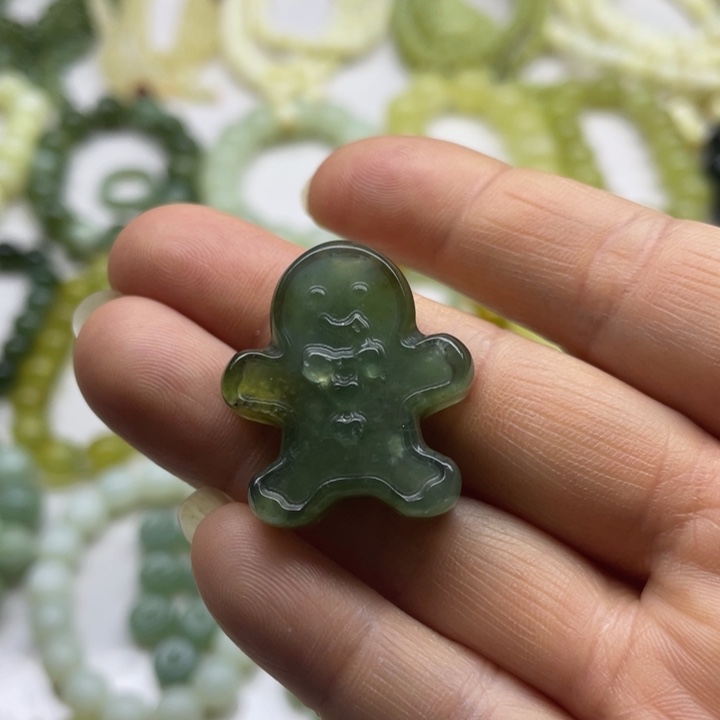 蛇纹石玉吊坠未镶嵌