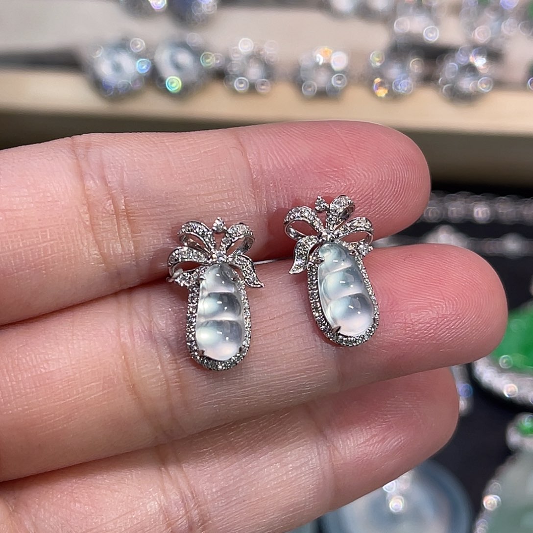 翡翠18K金镶嵌耳饰玻璃种福豆