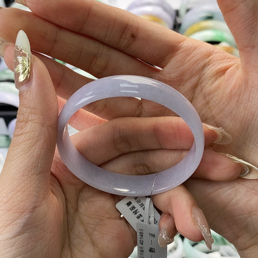 翡翠手链未镶嵌?**?汐