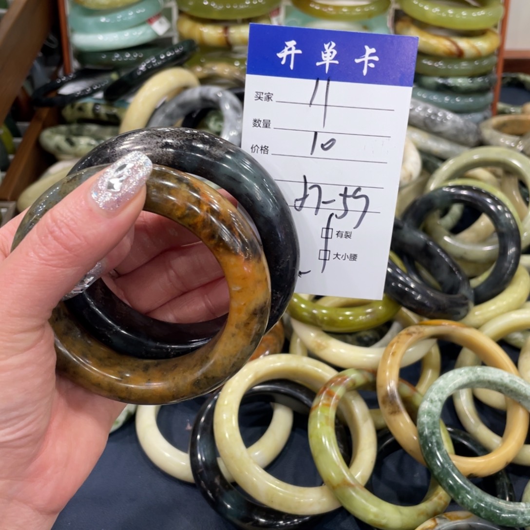 蛇纹石玉未镶嵌手镯