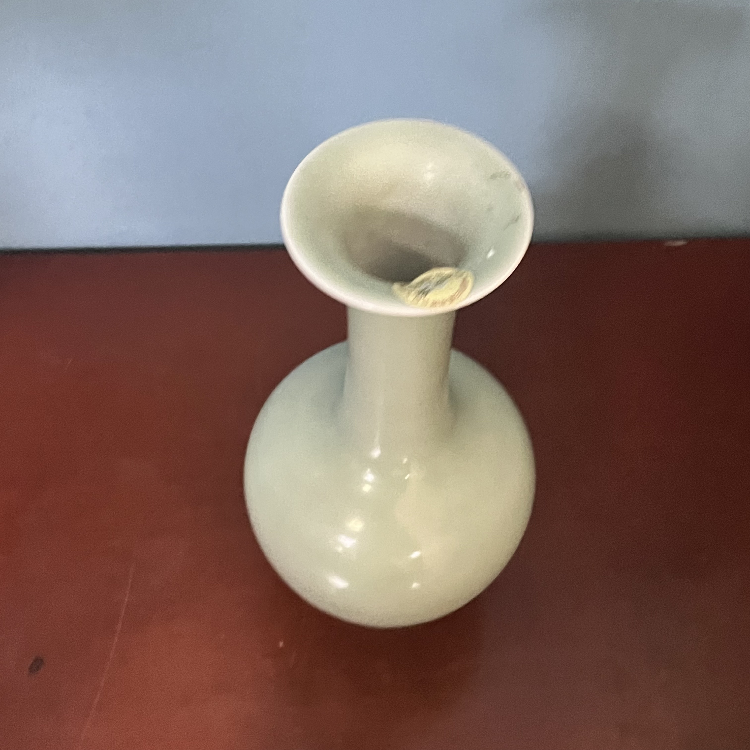 1337 青釉菊瓣瓶