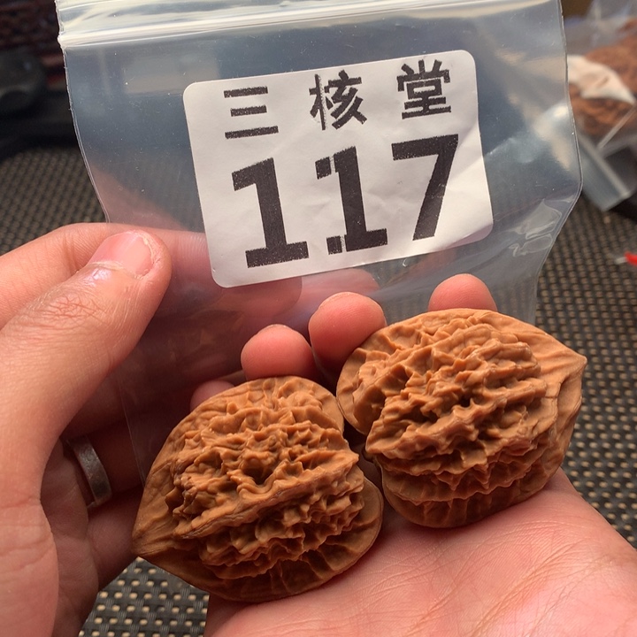 文玩核桃把件龙纹