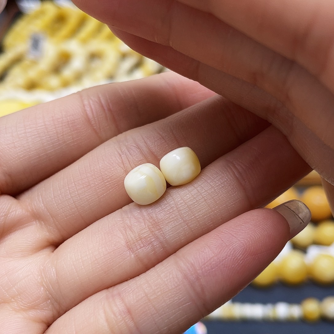 蜜蜡裸石未镶嵌老型对珠7.6mm福利