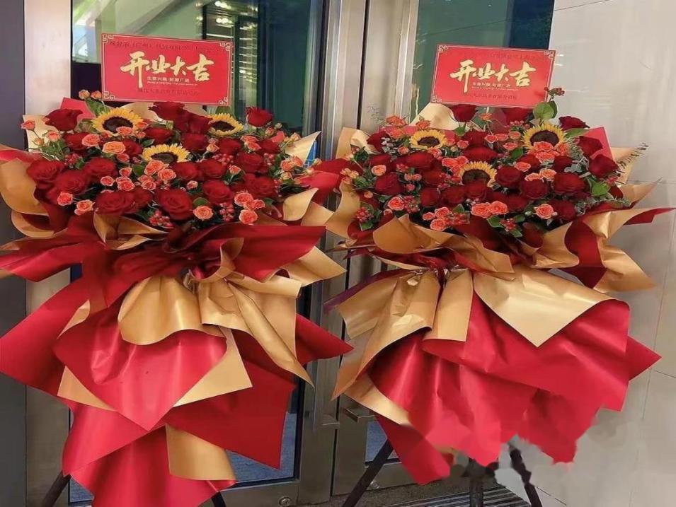 三支向日葵搭配红玫瑰成橙芭比开业花篮送好友送客户（单个花篮）