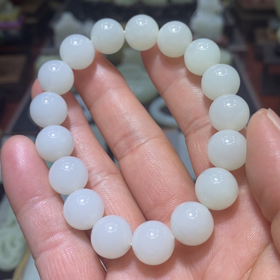 和田玉挂件未镶嵌浅***?