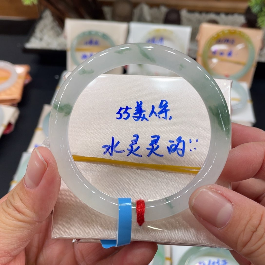 翡翠手镯未镶嵌缅甸翡翠天然翡翠