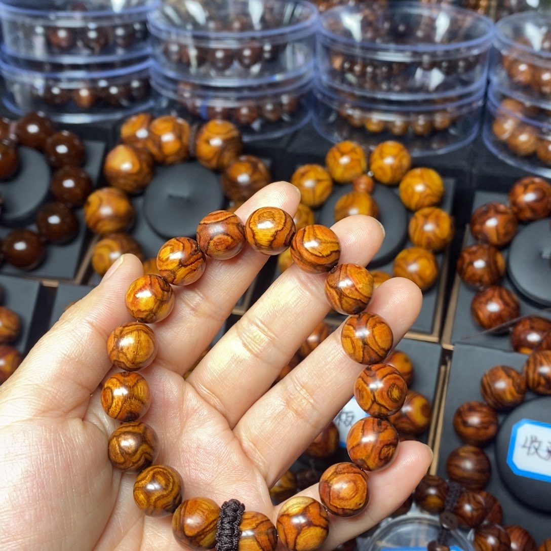 涞****浩海南黄花梨1.2对眼纹路