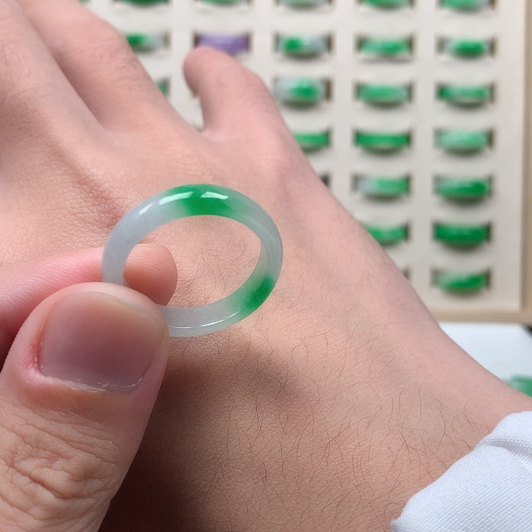 翡翠未镶嵌戒指25圈口微瑕