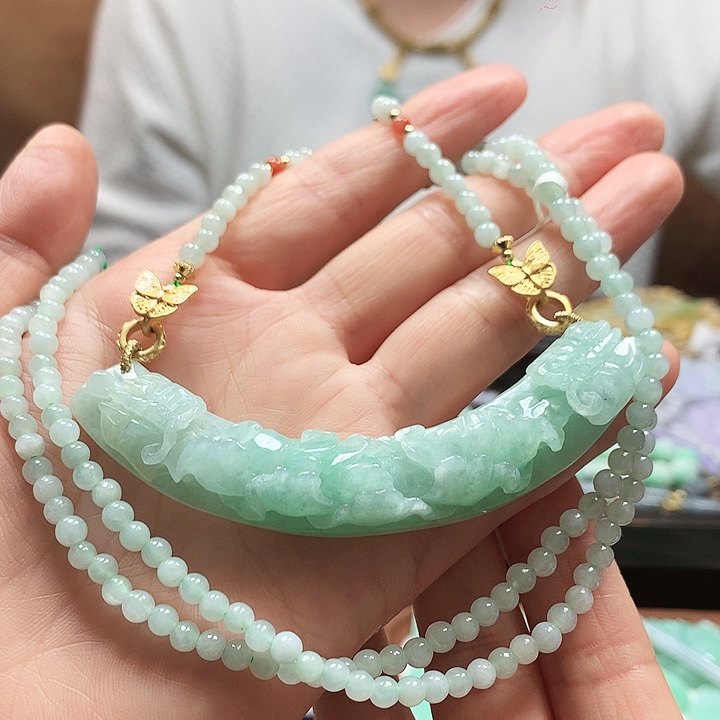 翡翠颈饰未镶嵌吊坠