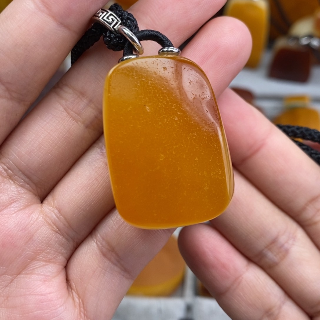 琥珀吊坠(赠链)未镶嵌