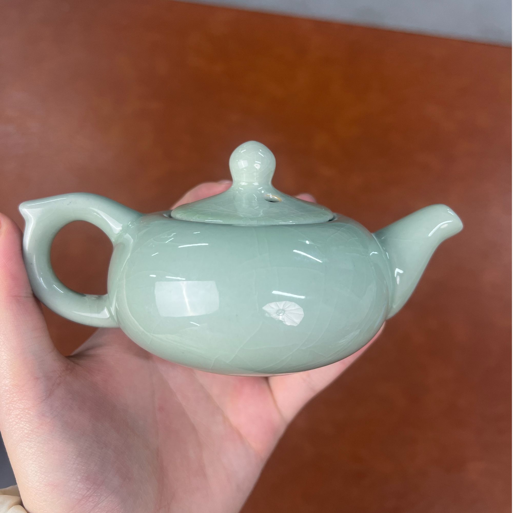 青瓷西施开片手把壶 ZH559