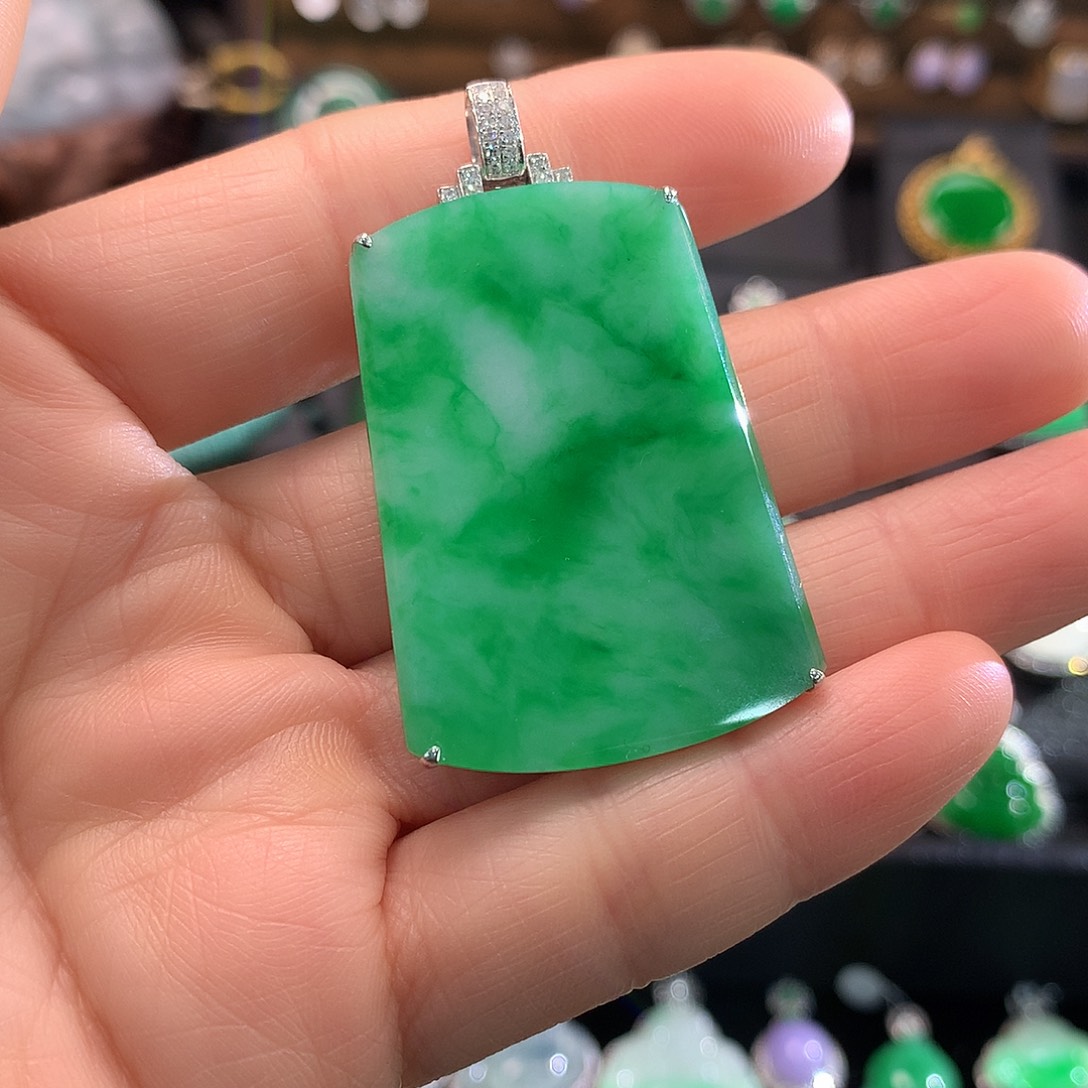 翡翠颈饰18K金镶嵌无事牌