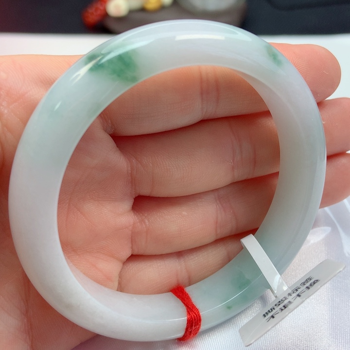 翡翠手镯未镶嵌57圈