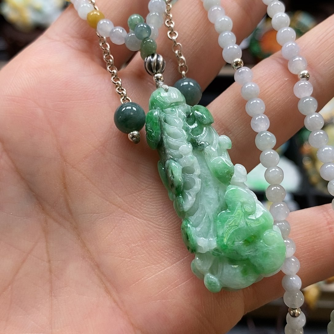 翡翠颈饰未镶嵌翡翠