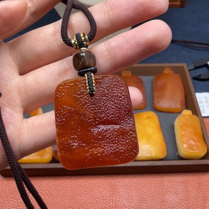 蜜蜡未镶嵌吊坠(赠链)