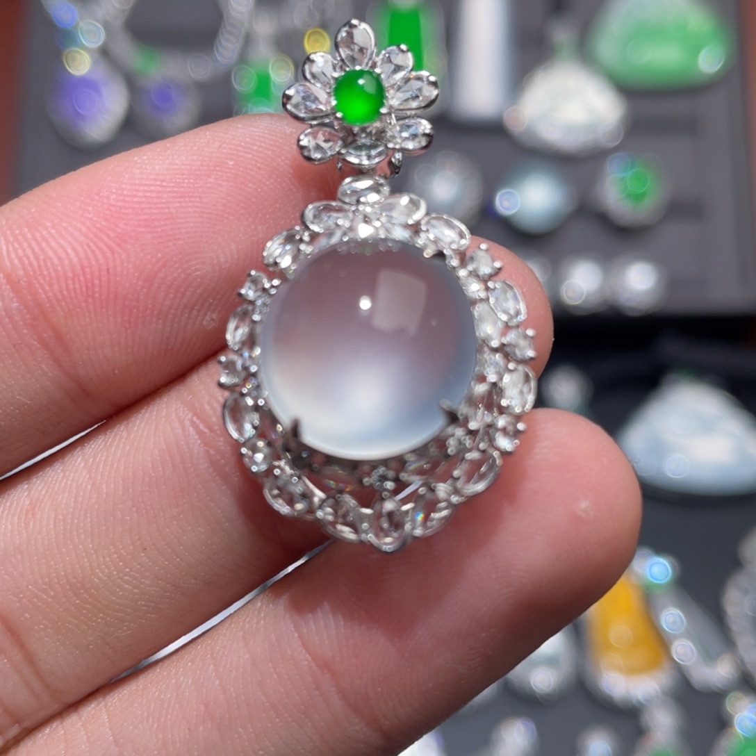 翡翠18K金镶嵌项链